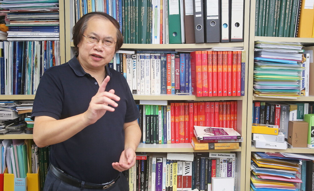 Dr Chow