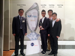 The Comma Technology team together with Professor George Huang of the HKU Department of Industrial and Manufacturing Systems Engineering