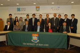 HKU Vice-Chancellor Professor Lap-Chee Tsui (center, first row), President of BOE Technology Group Limited Mr Wang Dongxing (3rd from left, first row) and President of Beijing Aglaia Technology & Development Limited Ms CAI Phoebe (2nd from right, first row)