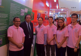 HKU Vice-Chancellor Professor Lap-Chee Tsui with helpers at the HKU booth